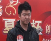 �(r��n)��